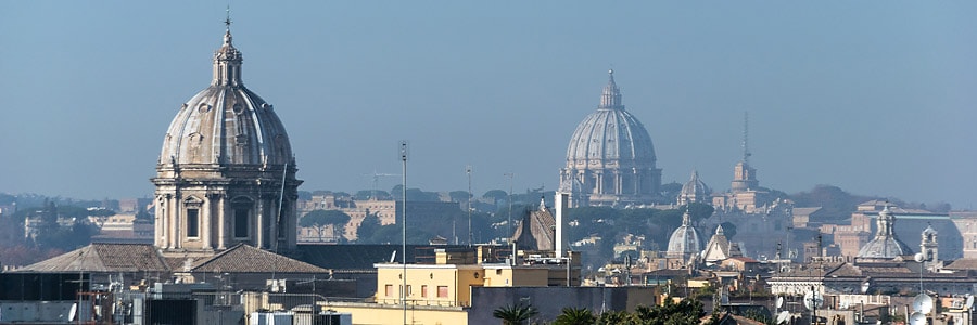 Rom, Italien: Blick auf die Kuppel des Petersdoms